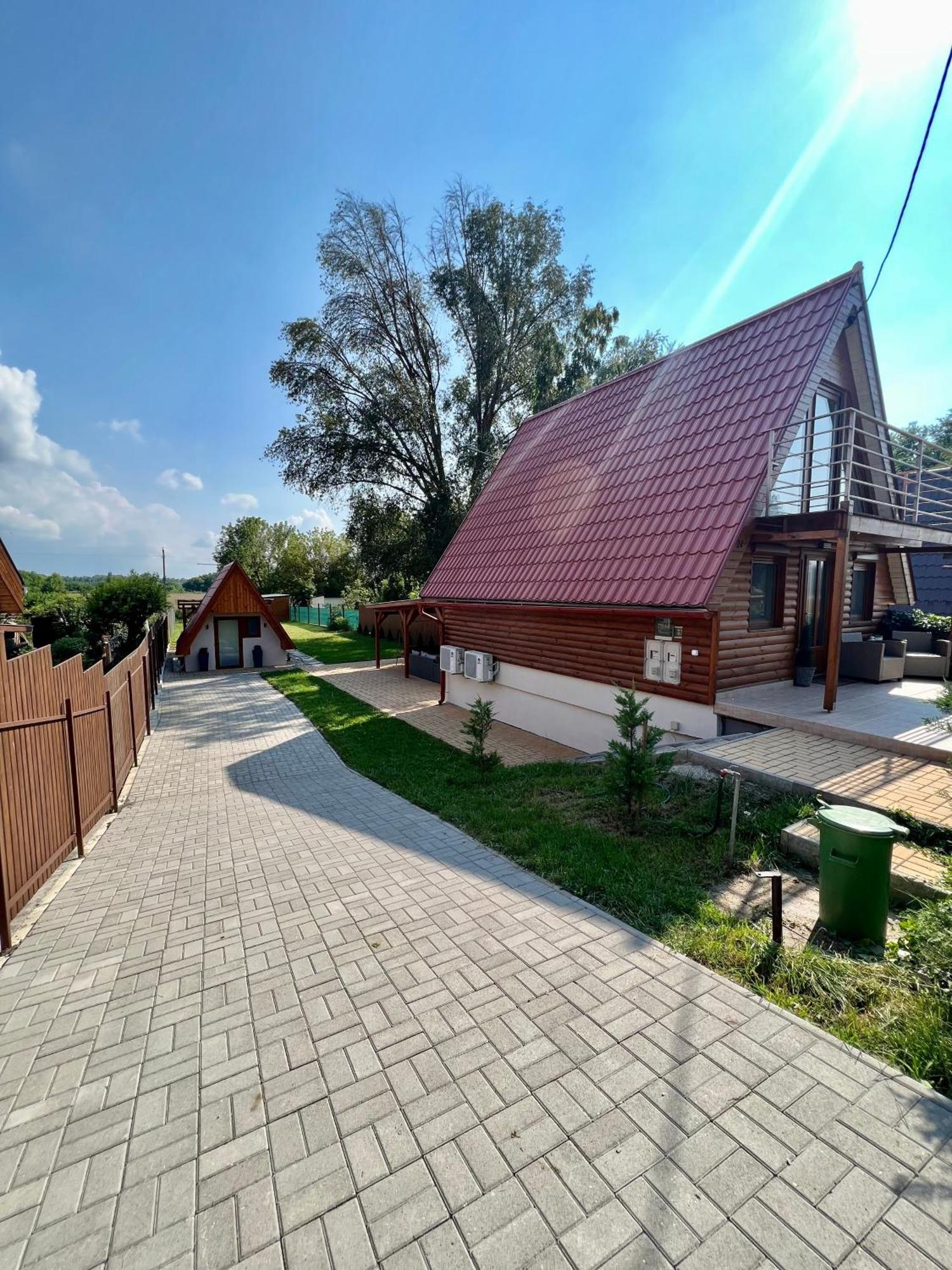 Vila Vizparti Futrinka Vendeghazak Baja Exteriér fotografie